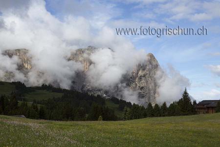 Klick für Originalgröße :Schlern_Wolken.jpg